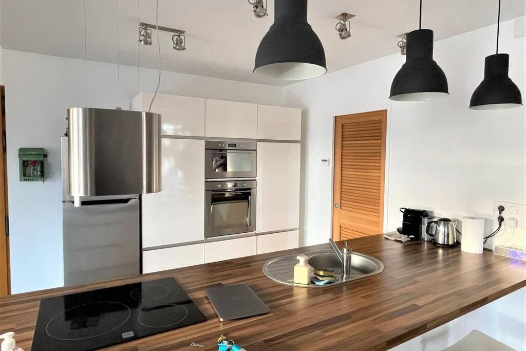 Superbe Loft 100M2 Proche Cathedrale Avec Parking Apartment Reims Exterior photo