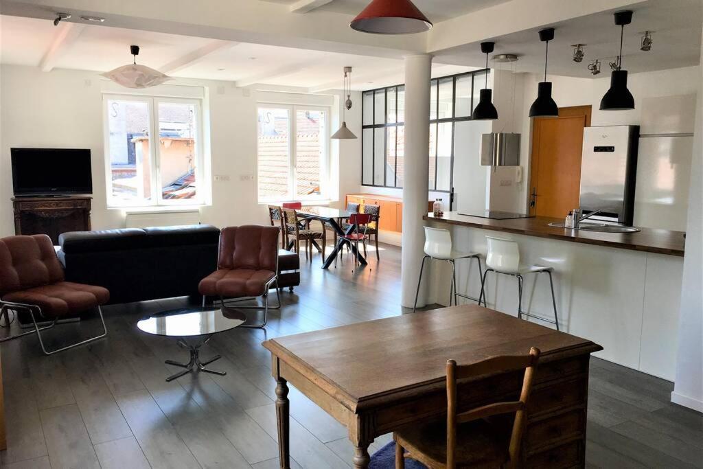 Superbe Loft 100M2 Proche Cathedrale Avec Parking Apartment Reims Exterior photo