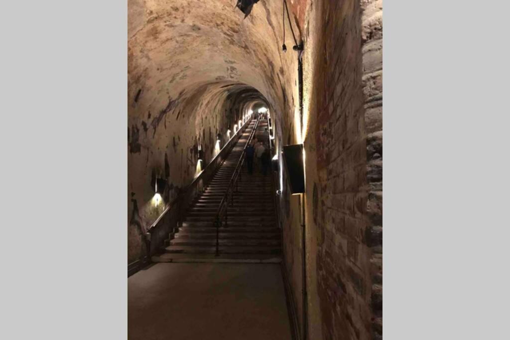 Superbe Loft 100M2 Proche Cathedrale Avec Parking Apartment Reims Exterior photo